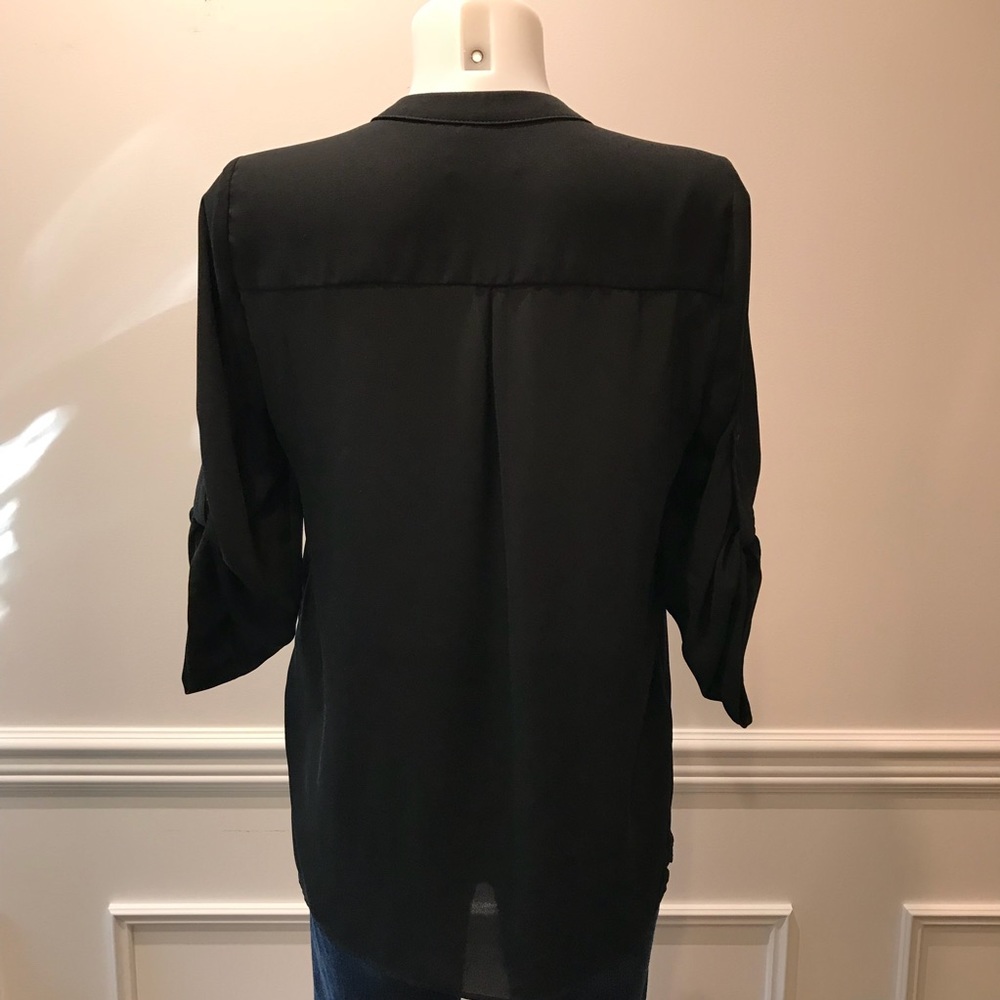 Alice Collection Black 3 button v- neck blouse. - Picture 2 of 3